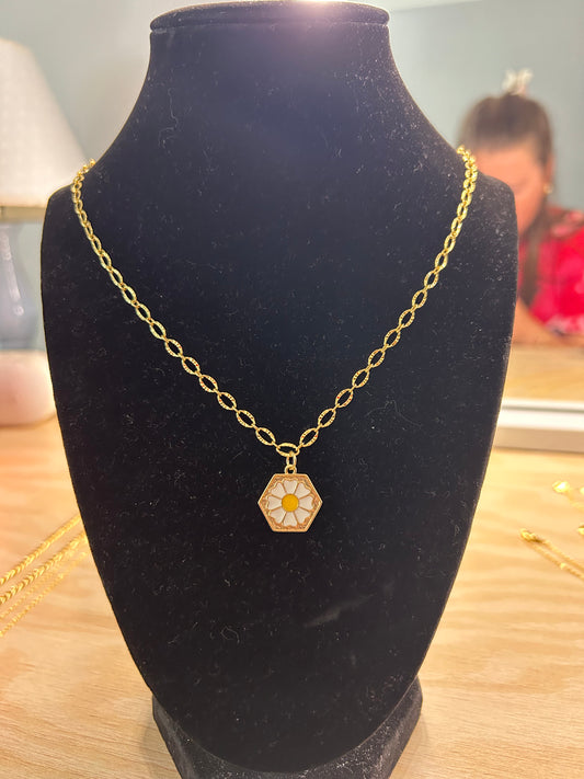 Daisy Necklace